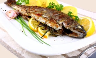 вариант подачи салаки с лимоном