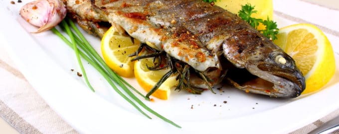 вариант подачи салаки с лимоном