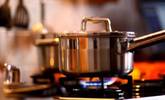 кастрюля на плите