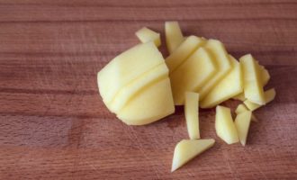 картофель кубиком