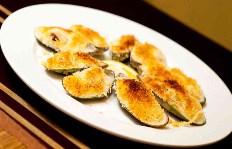 подача мидий с сыром