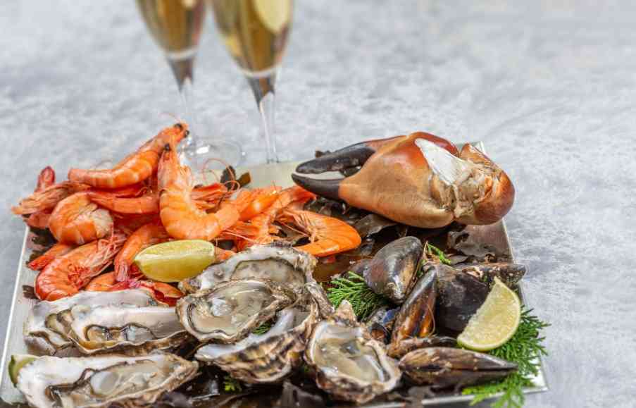 как подают устрицы с шампанским