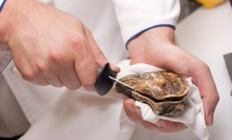 Как вскрыть устрицу