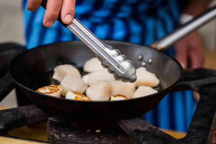 жарка мяса гребешка