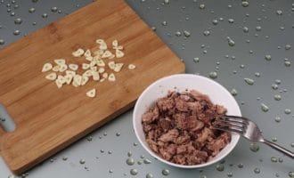 чеснок и тунец