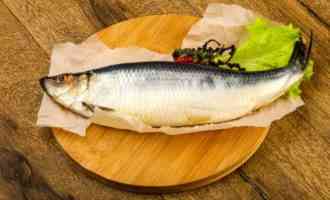 рыба на доске