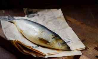 сельдь на газете