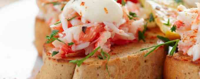 мясо краба на брускете