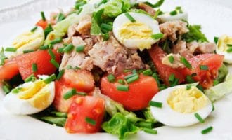 салат с тунцом