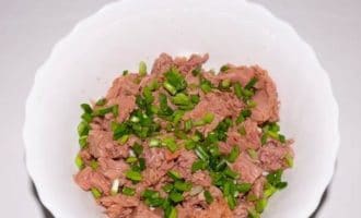 тунец и лук