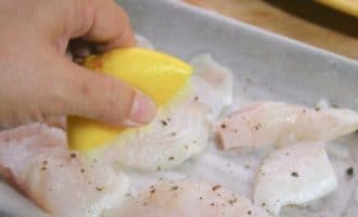 заправка рыбы лимоном