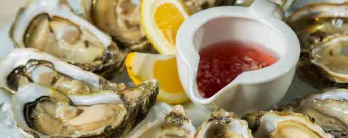 устрицы с соусом