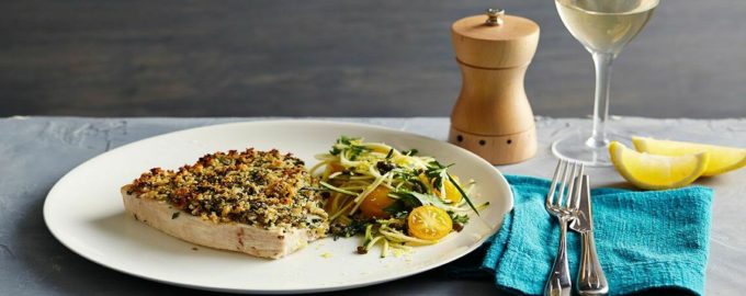 подача рыбы мечь с гарниром