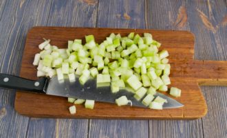 сельдерей кубиками