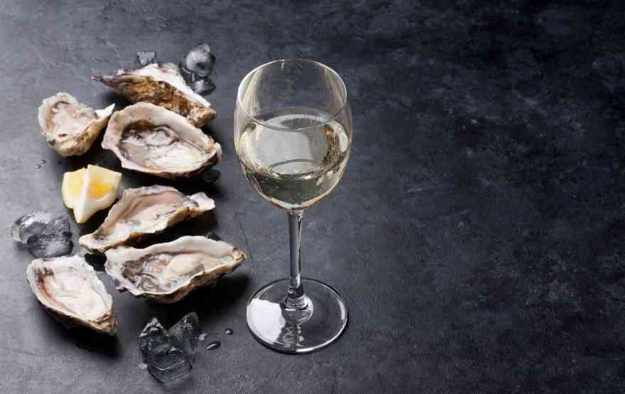 устрицы с вином