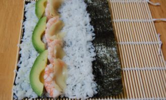 ролл с авокадо