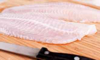 рыба на доске