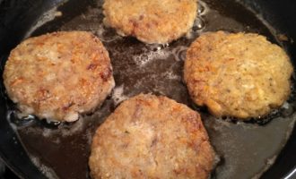 котлеты жаренные в масле на сковородке