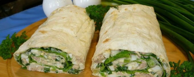 лаваш с икрой мойвы и свежим огурчиком