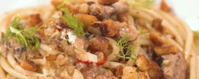 макароны с заправкой и рыбой