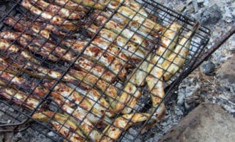 мойва на решетке