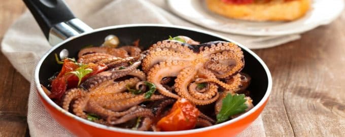 осьминог в сковороде