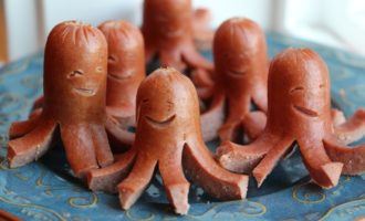 сосиски в форме осьминогов