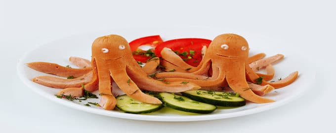 осьминогииз сосисок с овощами