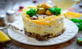 подача салата со шпротами