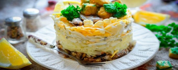 подача салата со шпротами