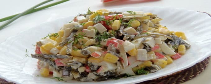 салат с крабовыми палочками