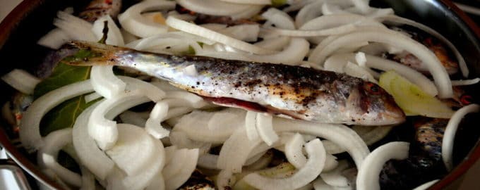 вкусная шкара из мойвы с луком