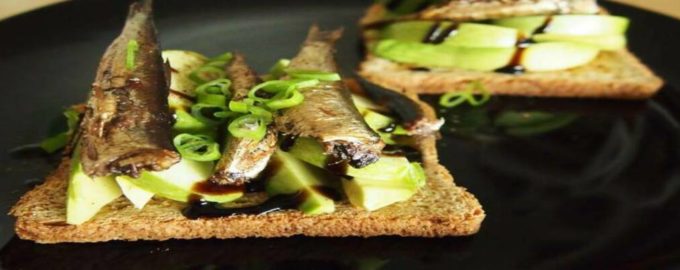 бутерброды с шпротами