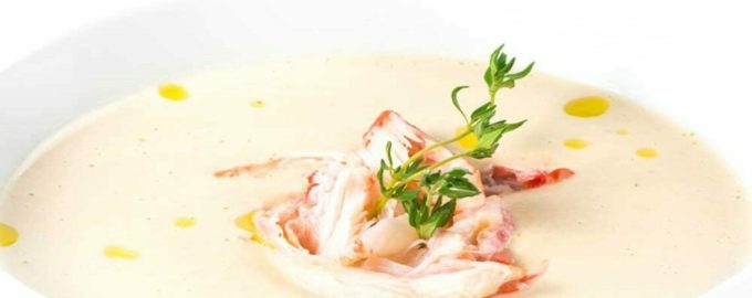 способ подачи крабового супа к столу