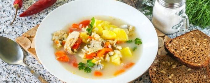 подача ухи с мойвой