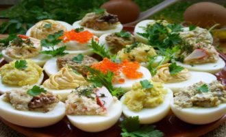 яйцо фаршированное шпротами