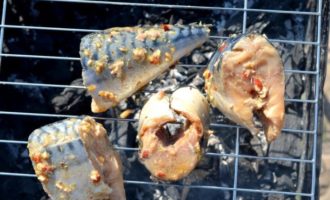 скумбрия на решетке