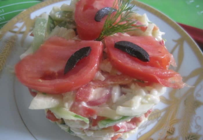 слоеный салат с копченой скумбрией 