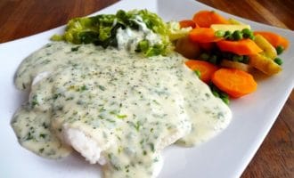 минтай в сметанном соусе