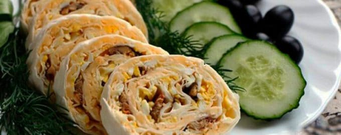 лаваш со скумбрией и отварным яйцом