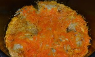 минтай с луком и морковью