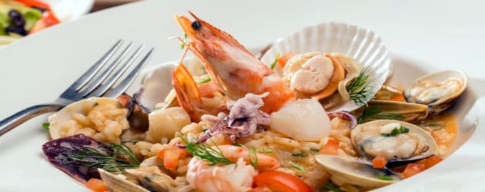 блюдо с морепродуктами