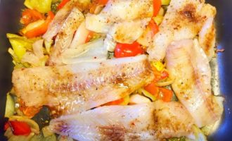 филе минтая с овощами