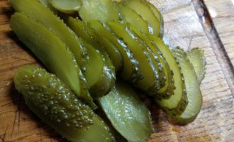 огурец маринованный