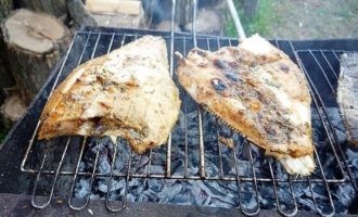 рыба жаренная на решетке