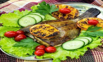 камбала с овощами