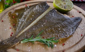 камбала с розмарином в масле