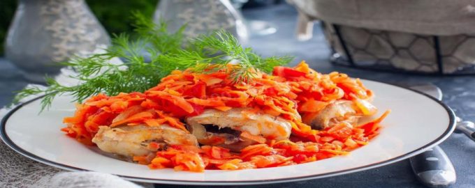 минтай в томате с морковью