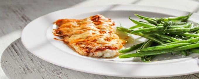 подача рыбы минтай с зеленью