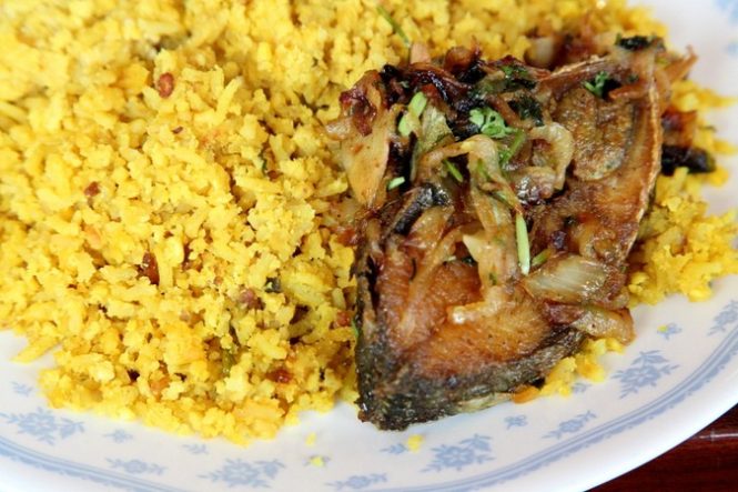 плов из скумбрии с пшеном